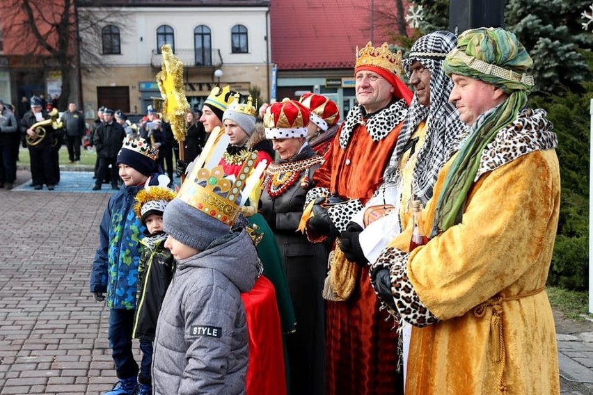 Orszaki Trzech Króli przeszły w poniedziałek przez Miechów 