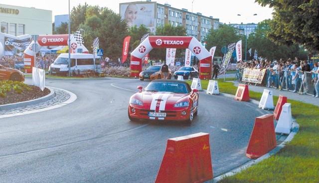 Sportowe samochody w sobotę będą się ścigać na ul. Sobieskiego.