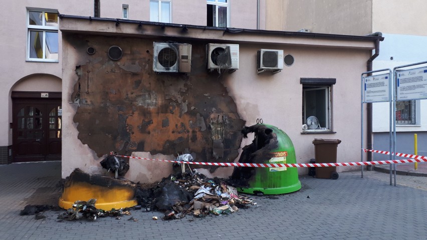 Podpalane pojemniki przy alei Wojska Polskiego w Szczecinie. Mieszkańcy czują się zagrożeni