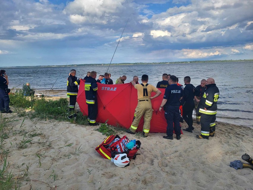 Pilne! Tragedia na Jeziorsku, 24-latek utonął mimo 50 minutowej reanimacji ZDJĘCIA