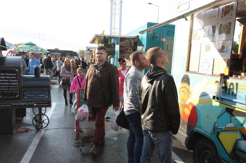 Nadeszła era jedzenia na kołach. Food trucki podbijają Polskę i Śląsk