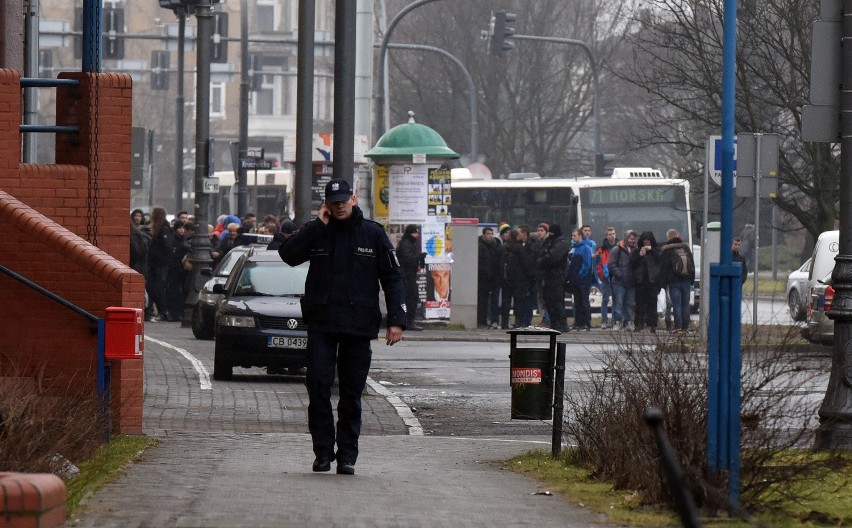 Alarm bombowy w Bydgoszczy. Ewakuowano ponad tysiąc osób