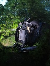 Niebezpieczny wypadek w gminie Człuchów. Bus wypadł z drogi i uderzył w drzewo 8.06.2022 r.