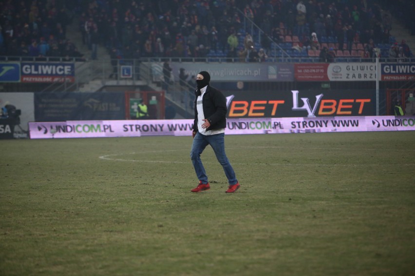 Derby Śląska przerwane, potem zakończone. Kibice Górnika...