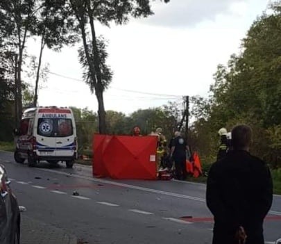 Wypadek w Piotrkowicach Małych. Motocyklista zginął w zderzeniu z samochodem osobowym [AKTUALIZACJA]