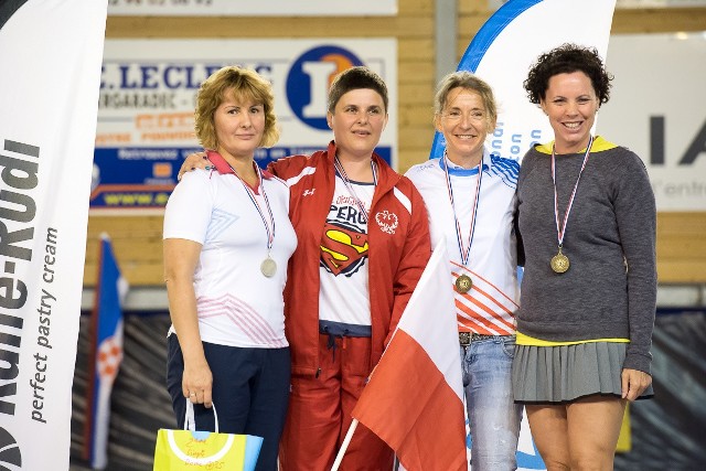 Sabina Schabek (druga z lewej) we Francji zdobyła dwa medale.