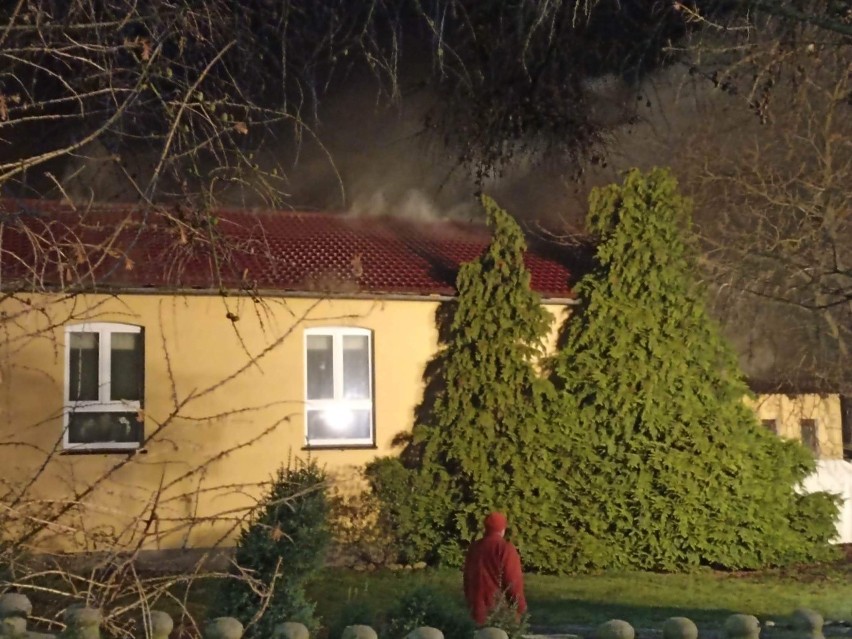 Pożar na poddaszu restauracji w miejscowości Ochodze w...