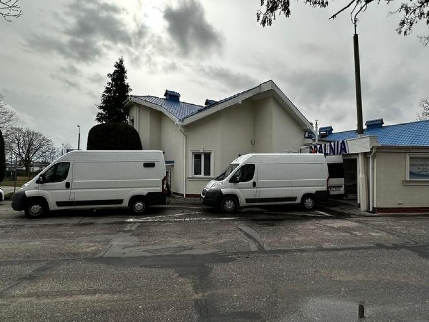 Skradziono dwa busy jednej z firm z Leszna