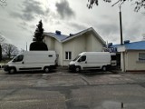Z parkingu na osiedlu skradziono dwa busy firmy z Leszna. Właściciel pralni o pomoc