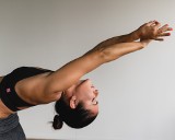 Co daje joga? To zależy od pozycji! Popularne asany leczą różne problemy zdrowotne. Zobacz, na co pomagają i jak prawidłowo je wykonać