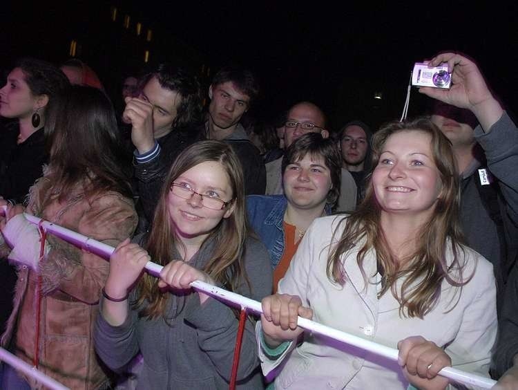 Zdjecia z środowej zabawy studentów na osiedlu Akademickim w...