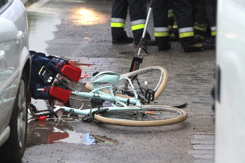 Tragiczny wypadek rowerowy. Matka zginęła, dziecko przeżyło 