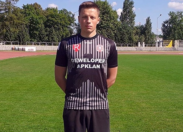Filip Majchrowicz to ósmy piłkarz, który w letnim okienku transferowym trafił do drużyny Szymona Grabowskiego.