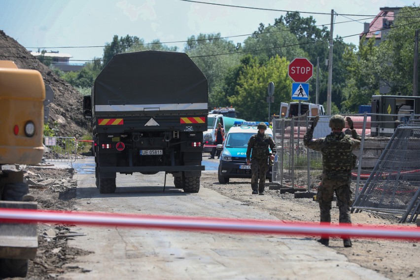 Kraków. Bomba na budowie Trasy Łagiewnickiej. Saperzy w akcji 10 06