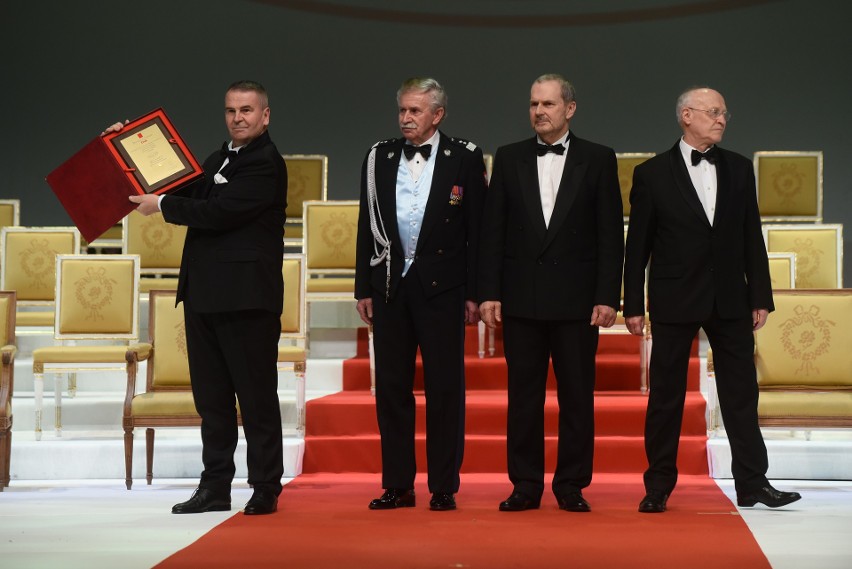 Na zdjęciu od lewej: Dariusz Sapiński, prezes SM Mlekovita,...