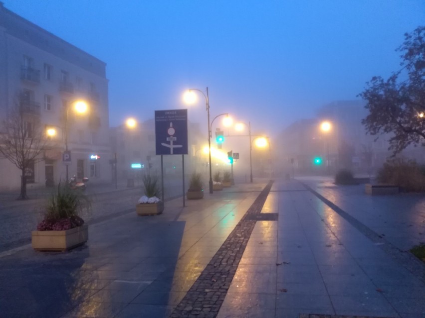 IMGW ostrzega przed silnymi mgłami. Komunikat dotyczy województwa podlaskiego. Wydano ostrzeżenie pierwszego stopnia [ZDJĘCIA] 23.10.2019