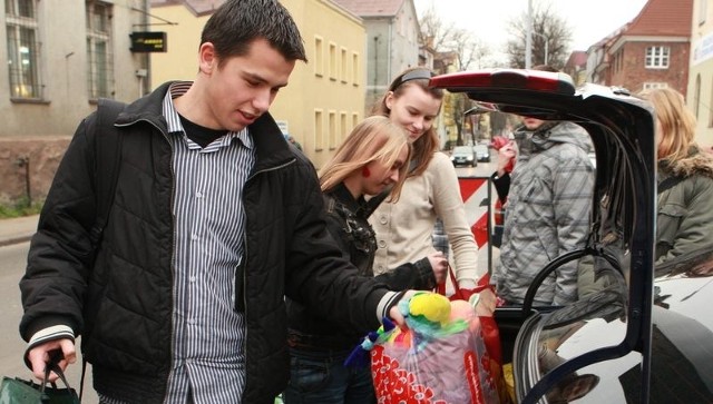 Dary od słupskiej młodzieży jadą do Główczyc.