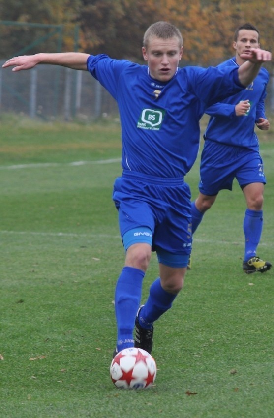 Daniel Nowak zdobył pierwszego gola dla Leśnicy po świetnej indywidualnej akcji.