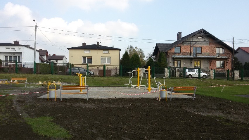 Sosnowiec: nowy plac zabaw i siłownia pod chmurką w Ostrowach Górniczych [ZDJĘCIA]