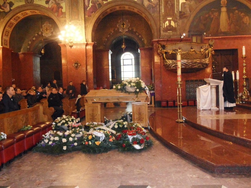 Piekary Śląskie pogrzeb 16-letniego Wojtka, który zmarł na...