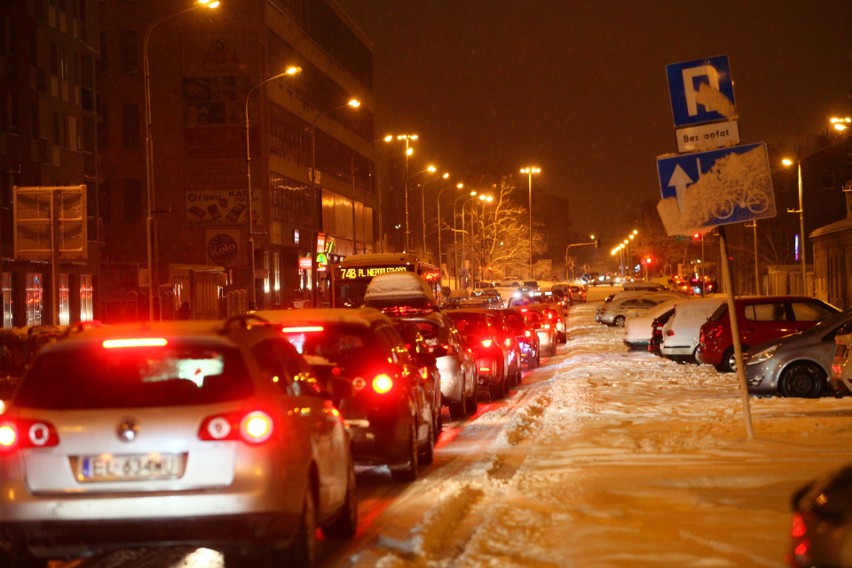 ORKAN FRIEDERIKE. Orkan Fryderyka w Łodzi: korki, nie jeżdżą...