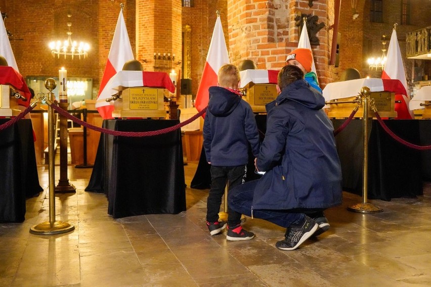 Pożegnanie Obrońców Westerplatte - wystawienie trumien w...