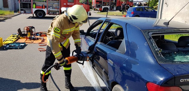 Strażacy ratownicy z OSP po egzaminach.