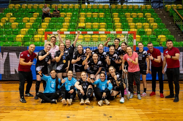 Handball JKS Jarosław (czarne stroje)  sezon zakończył na siódmym miejscu.