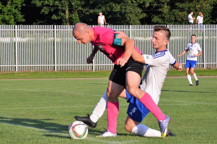 4. liga piłkarska. Unia Oświęcim rozbiła Wiślankę Grabie. Hat-trick Patryka Lichoty [ZDJĘCIA]