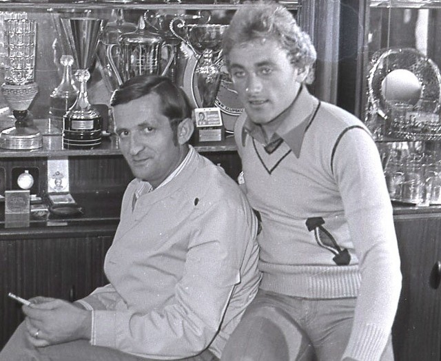 Trener Euzebiusz Marciniak (po lewej) ze swoim podopiecznym, późniejszym olimpijczykiem Czesławem Langiem. Zdjęcie pochodzi z końca lat 70. XX wieku.