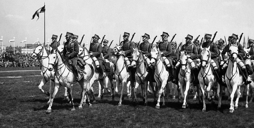 Również 3 Maja, tylko 1936 r. Defilada na Polu Mokotowskim