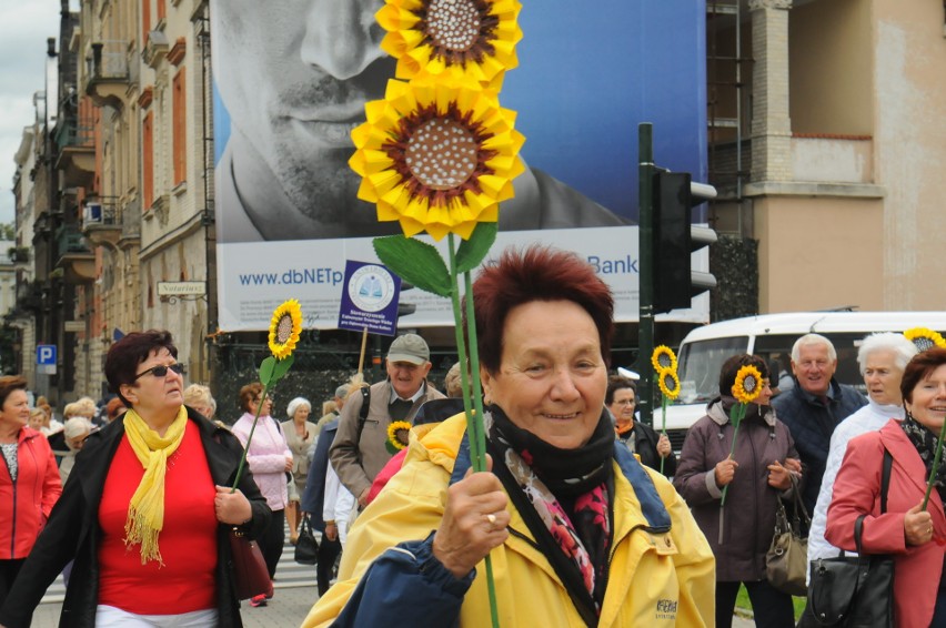 Senioralia 2017. Przez Kraków przeszła parada seniorów