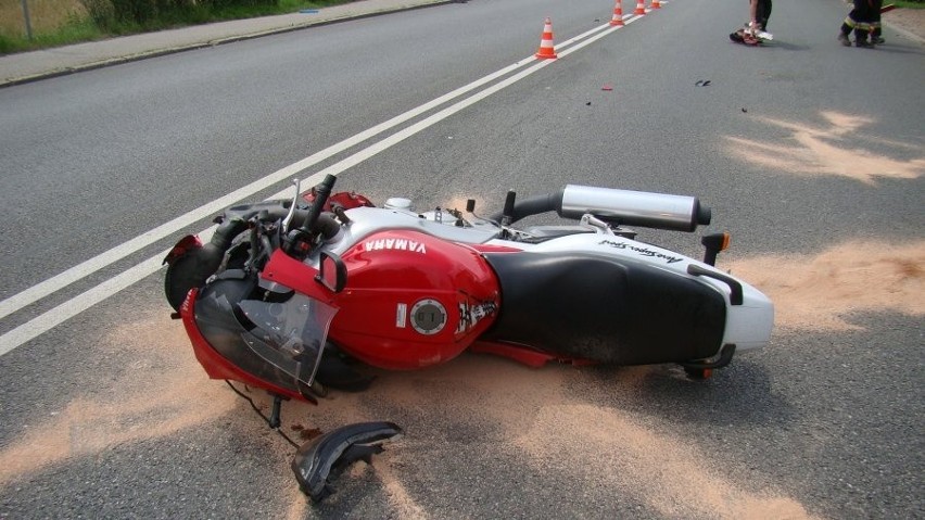 Groźny wypadek motocyklisty w Świerklanach. Ranny motocyklista [ZDJĘCIA]