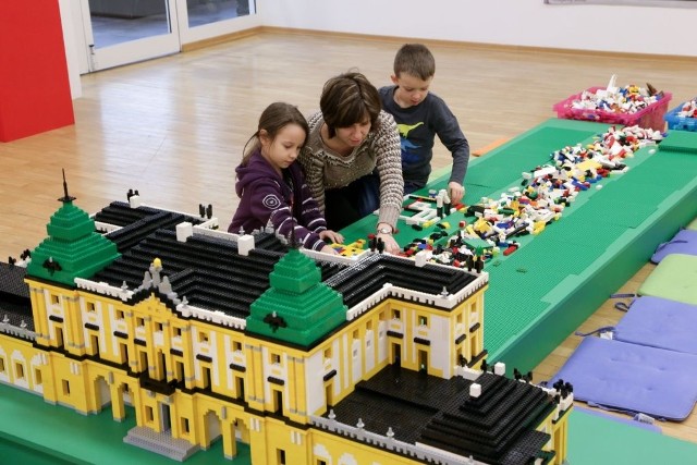 Dzieci z Szudziałowa w CLZ poznały charakterystykę baroku, a później budowały swoje wersje Pałacu Branickich.  Po feriach konstrukcja trafi do muzeum w prawym skrzydle pałacu.