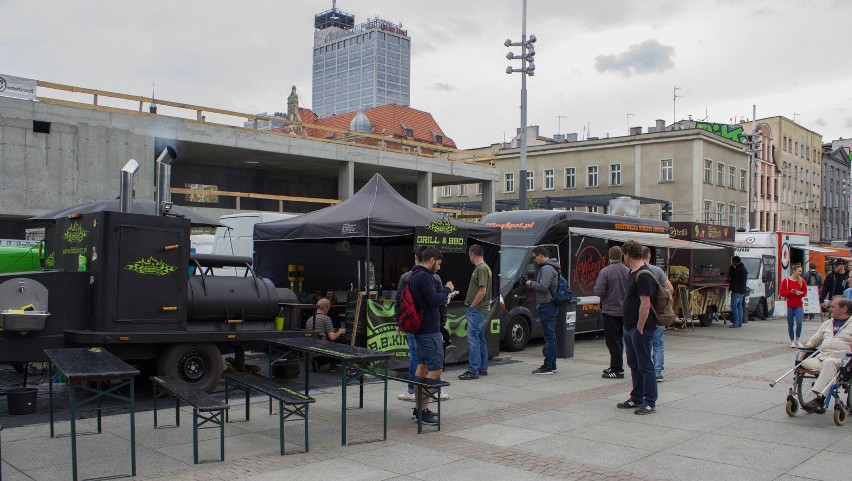 Zlot food trukców na rynku w Katowicach