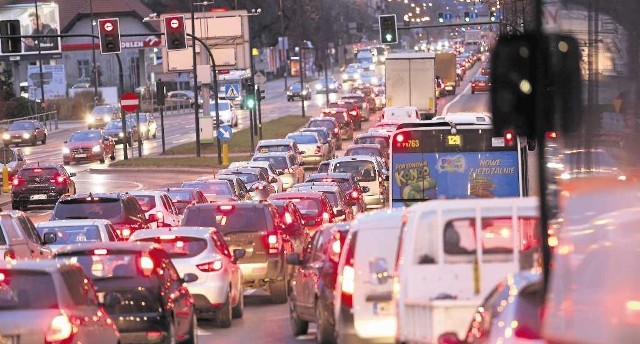 Tak wyglądał wczorajszy ranek i  wieczór na al. 29 Listopada. Podobnie było w Nowej Hucie i w centrum