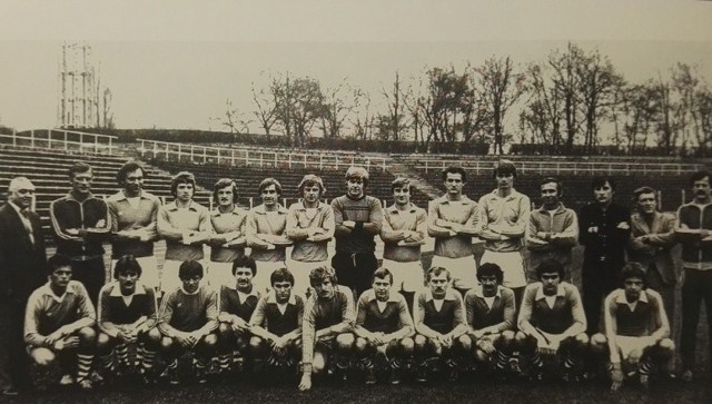 Edward Socha (czwarty z lewej w górnym rzędzie) grał w Górniku Zabrze w latach 1977-1983