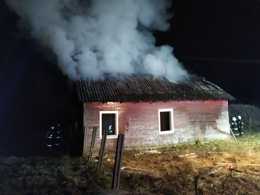Nocny pożar pustostanu w gminie Stąporków                          