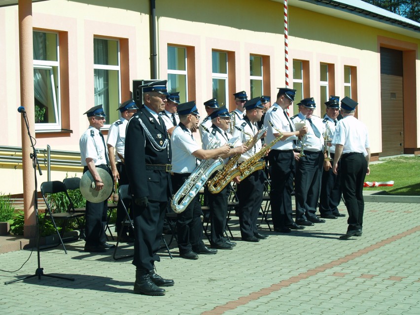 Strażackie święto w Dzbeninie gmina Troszyn. Strażacy