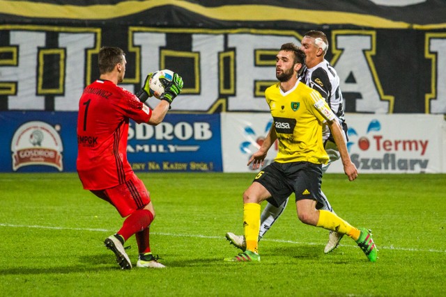 Bramkarz lidera 1 ligi w spotkaniu z Olimpią Grudziądz wiele pracy co prawda nie miał, ale pozwolił GKS-owi zachować skromne prowadzenie 1:0 do końca meczu. Kluczową interwencję zanotował wygrywając pojedynek jeden na jeden z Karolem Angielskiml, ratując swój zespół błędzie jednego z obrońców katowiczan.