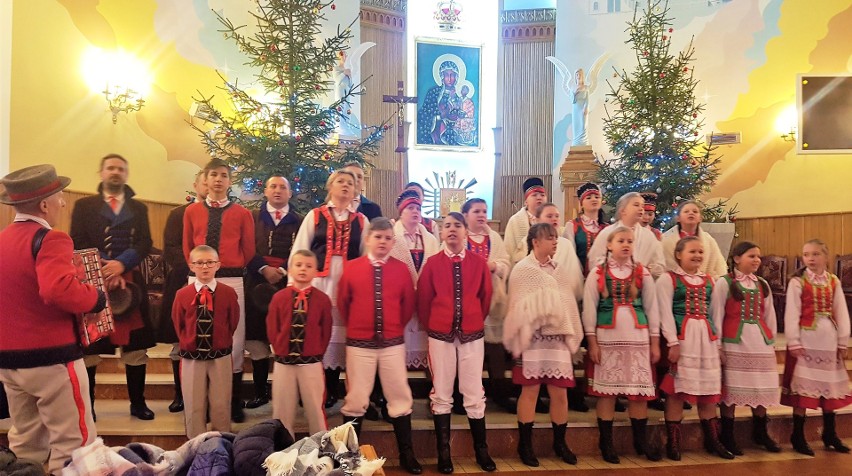 Zespół Pod Borem dał koncert kolęd w kościele w Obierwi