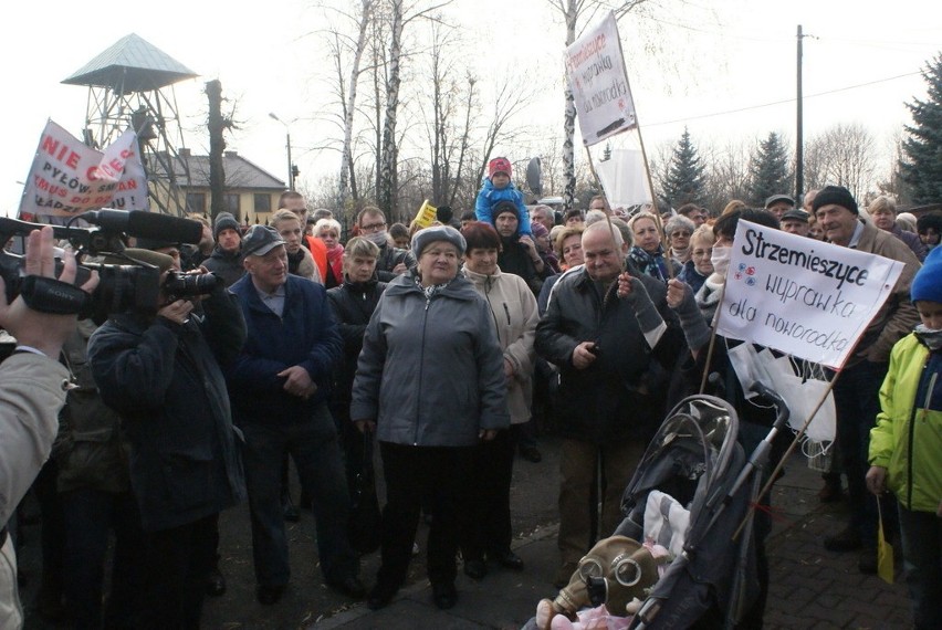 Mieszkańcy Strzemieszyc protestowali przeciwko odpadom...