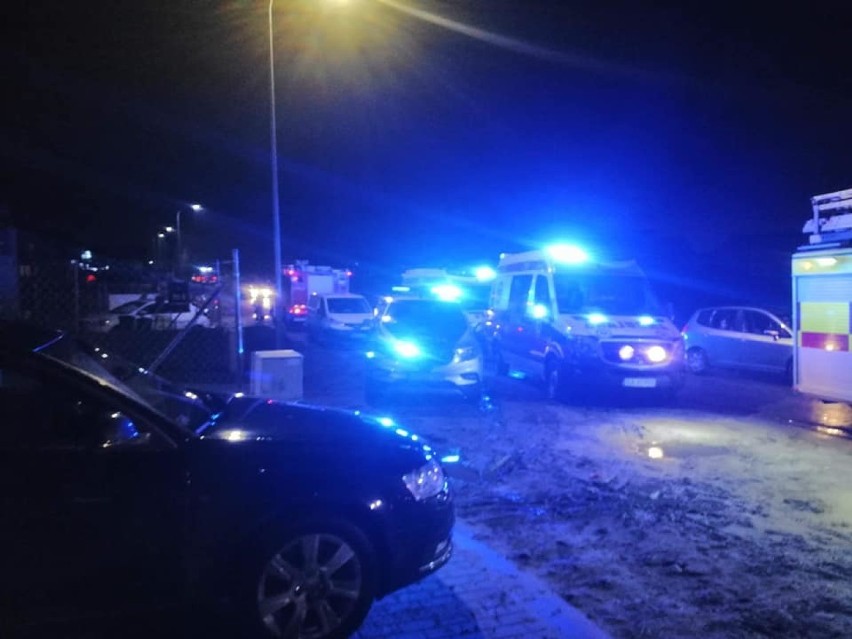 Samochód potrącił 36-letniego mężczyznę, który na rękach niósł dziecko w Baninie 29.12.2020. Do szpitala trafiła roczna dziewczynka