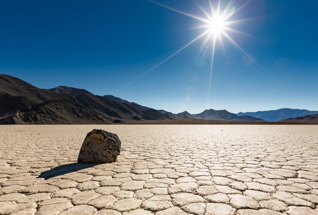 Ekstremalne warunki pogodowe panują w kalifornijskiej Dolinie Śmierci, gdzie termometry w niedzielę pokazały oszałamiające 53,9 stopnia Celsjusza — donosi Krajowa Służba Pogodowa (NWS).