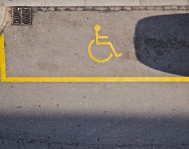 Dyrektora Zespołu Wychowawczo-Oświatowego ze Strzelec Kraj. Zbigniew Pytel tłumaczy, że w gminie przybyło dzieci niepełnosprawnych na wózkach inwalidzkich i jeden mikrobus nie rozwiezie na czas wszystkich potrzebujących.