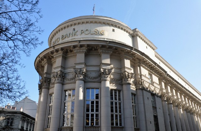 Co ważne dla wielu klientów, prezes PKO Banku Polskiego zapewnił, że tradycyjne oddziały bankowe na pewno nie zginą, ale będą rozwijały inne funkcje.