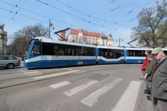40 i pół metrowy kolos wyrusza na krakowskie torowiska