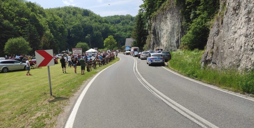 Kolizja z radiowozem podczas zlotu fanów motoryzacji