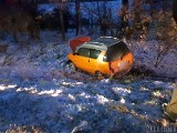 Kolizja w Złotnikach pod Opolem. Microcar wypadł z drogi wojewódzkiej 414 Opole - Prudnik