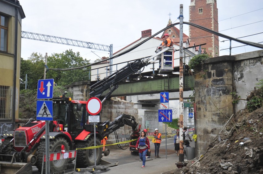 Stary wiadukt kolejowy nad ulicą Kopernika zostanie...